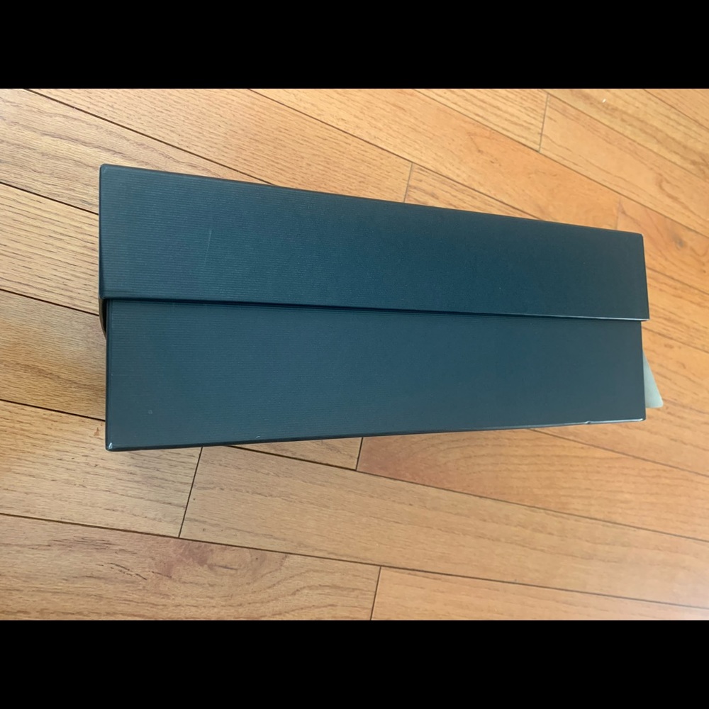7 Gucci empty shoe boxes (5 white 2 green) - Picture 8 of 10